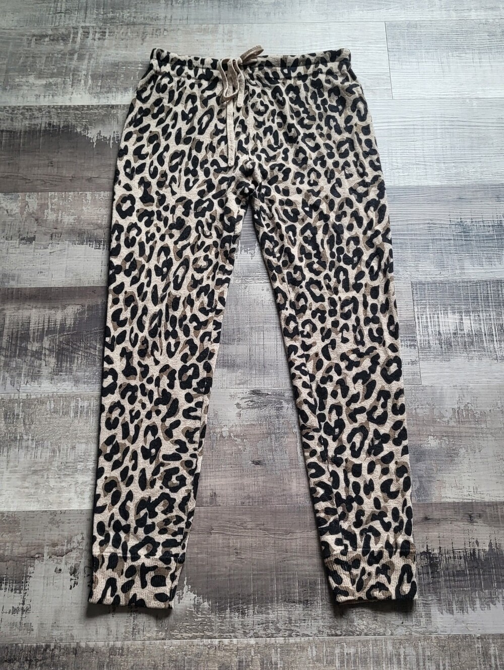 SUNDRY Leopard Cashmere Wool Blend Knit Joggers Pants Size 2 M Cheetah Print